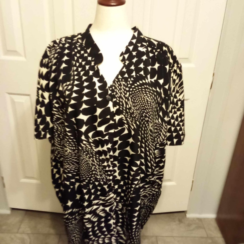 Personal Touch Plus Size 5X Black White Abstract‎ Print Open Front Kimono Top